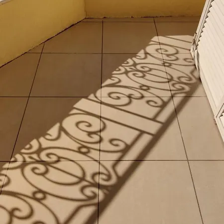 Twenty Daffodil * St. Paul's Bay