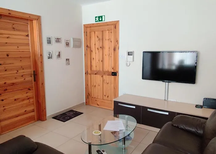 Twenty Daffodil San Pawl il-Baħar